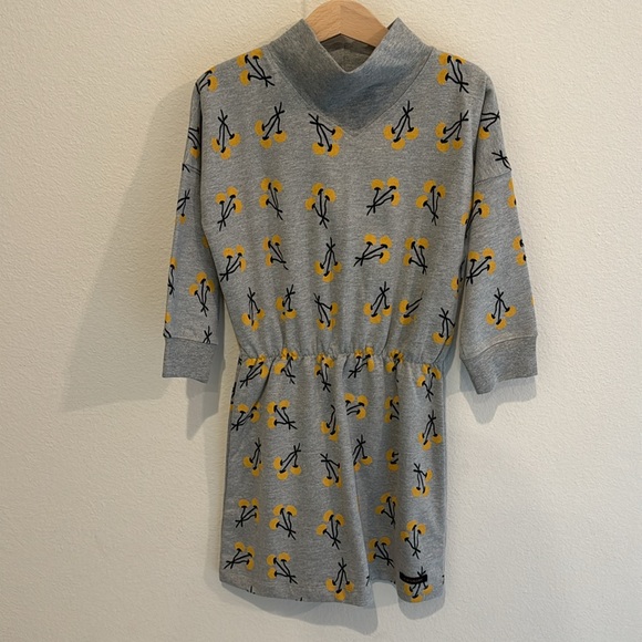 NWT size 6 A MONDAY in Copenhagen Gray Dot Flower Print Anna Dress! - Picture 3 of 16